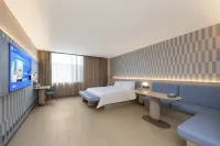 Hanting Hotel Changchun Jingyuetan Forest Park - Parking