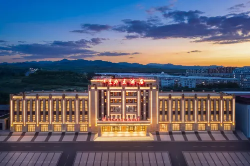 Balin Youqi Liwang Hotel - parking