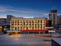 Twenty‑Four Solar Terms Hotel (Neijiang East High‑Speed Railway Station Wuyue Plaza) - Pysäköinti