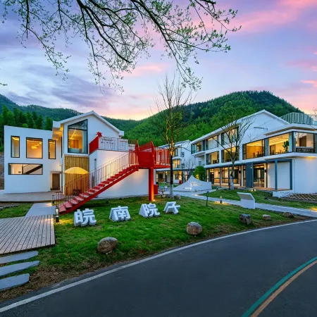 Yuannan Yard Yeluxury View Homestay (Yuannan Sichuan-Tibet Line Moon Bay Scenic Area Branch)