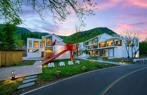 Yuannan Yard Yeluxury View Homestay (Yuannan Sichuan-Tibet Line Moon Bay Scenic Area Branch) - 4-Star