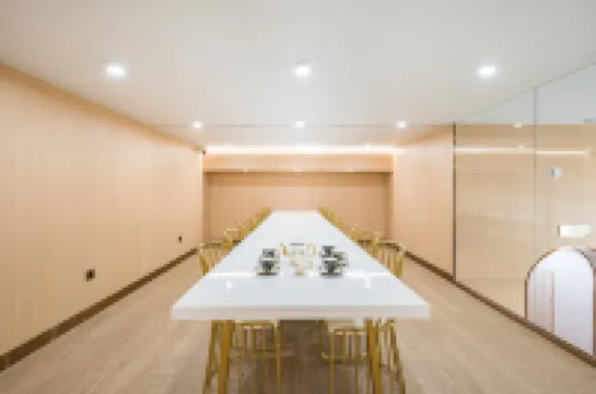 Dequan Luxury Hotel (Wangjingqiao, National Exhibition Center)