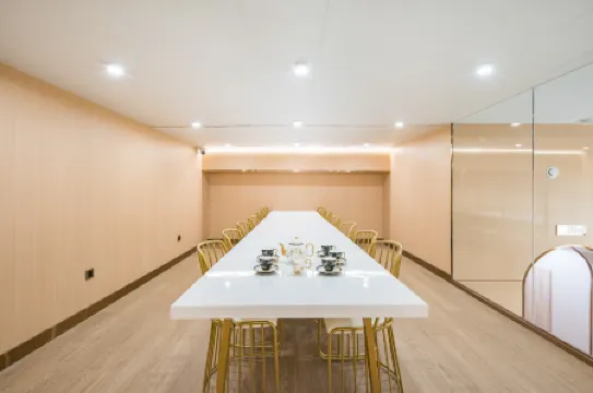 Dequan Luxury Hotel (Wangjingqiao, National Exhibition Center)