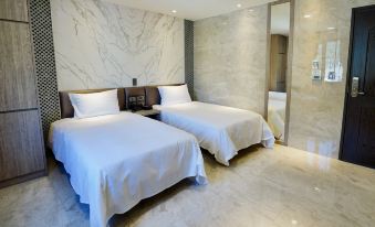 Dragon River Hotel