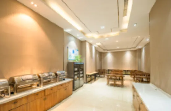 Zhengyi Exquisite Hotel (Nanyang Railway Station Beijing Road)