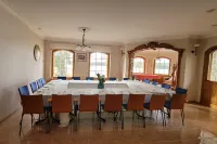 Pinecrest Villa - Castle Style Living on Seaside