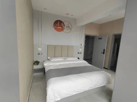 Huayi Hotel Zhangbei Bus Station Head Office Отели рядом с достопримечательностью «Zhangbei Bashang Grassland»