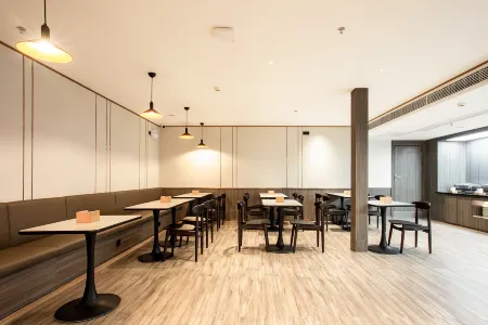 HanTing Hotel (Zunyi Zhuhai Road) Отели рядом с достопримечательностью «Zunyi Museum»