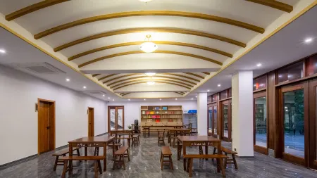 Floral Hotel· Lushan Yuyuan Pavilion Hotel (Lushan Love Guanyin Bridge Store) Отели рядом с достопримечательностью «Haihuizhen»