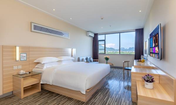 City Riverview Hotel (Guilin North High-speed Railway Station Wanda)