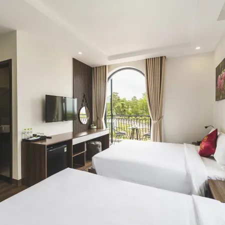 City Center Rosa Hotel Отели рядом с достопримечательностью «Зыонгдонг»