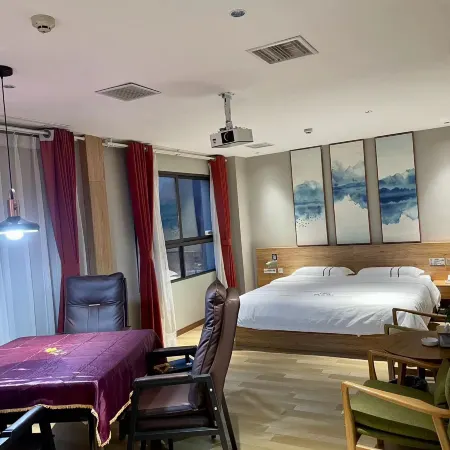 Qingjiang Gallery · Nestled by the Mountains and Waters | Riverside Hotel