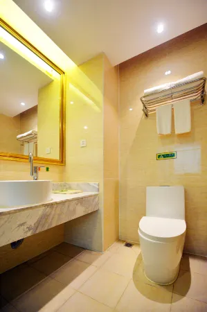 Vienna 3 Best Hotel（Pubei Aoyuan Square） Отели рядом с достопримечательностью «Oriental Water Park»