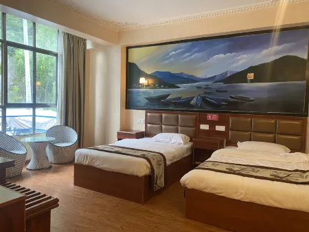 Hotel  MusTang Отели рядом с достопримечательностью «Hipparion Fossil»