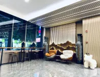 Four Seasons Jincheng Hotel (Five Avenues ZhiGu Subway Station) - 2-Star