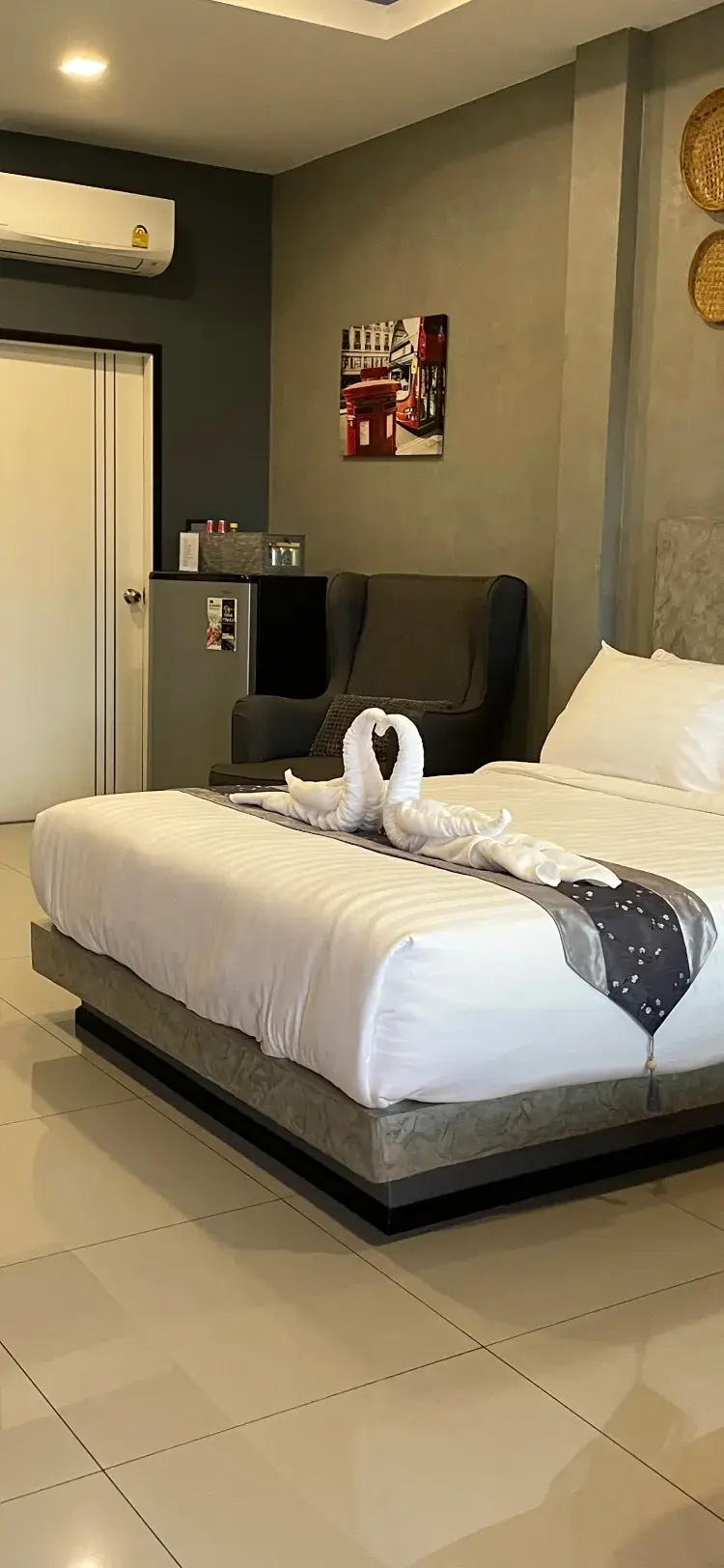 ห้องดีลักซ์สำหรับสามท่าน เตียงครีนไซด์ 1 และ เตียงเดี่ยว 1