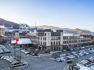 Luming Hot Spring Hotel (Wanfeng Tonghua Ski Resort)