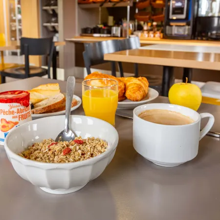 B&B Hotel Chartres le Coudray