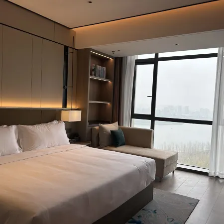 Wanting Hotel (Binjiang Ecological Park Ji'an Railway Station)