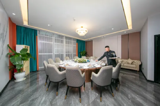 Vienna International Hotel (Yibin Changning High-speed Railway Station)