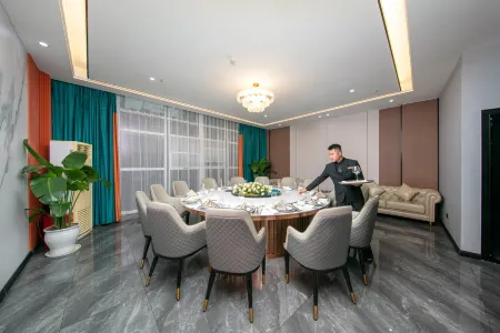 Vienna International Hotel (Yibin Changning High-speed Railway Station)