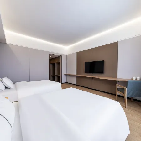 Xiling Snow Mountain Maple Leaf Hotel