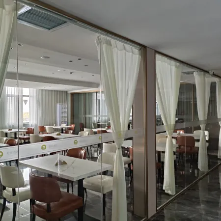 Yati Hotel (Korla Huijia Times Square)