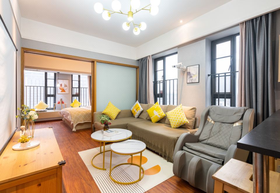 Shimei Cinema Hotel의 영화 관람 세팅이 된 객실