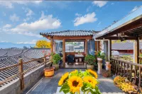 A Tree · Happiness Garden Inn