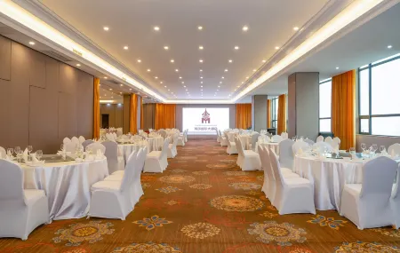 Martha Garr Grand Hotel Отели рядом с достопримечательностью «Pengzhou Garden»