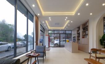 Yingyue Riverside Boutique Homestay