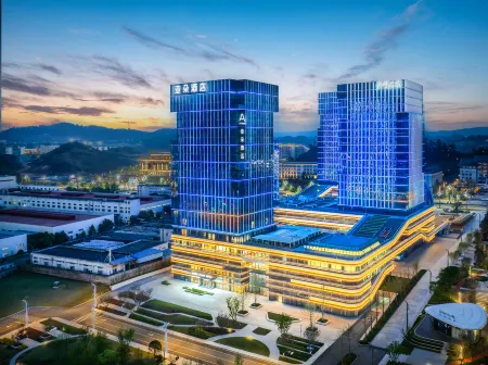 Yibin Lingang University City Convention and Exhibition Center Atour Hotel Отели рядом с достопримечательностью «Chengdu College of Sichuan Foreign Studies University (Yibin Campus)»