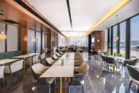 Yibin Lingang University City Convention and Exhibition Center Atour Hotel - Mountain view