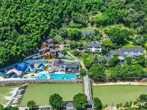 Tonglu Yinmoxi Mountain Resort (Huxiaoxia Drifting Store)