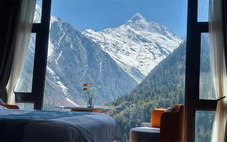 Deqin Yubeng Ruoguanjing Inn Отели рядом с достопримечательностью «Xiaonong Base camp»