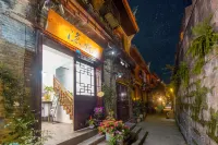 Phoenix Yinyue River View Homestay (Phoenix Ancient City Branch)