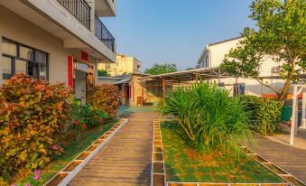 Weizhou Island Peiyu Inn (Shiluokou Scenic Area)