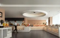 LiCLOUDS HOTEL (Guilin Two Rivers and Four Lakes Xiangshan Park)