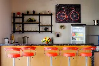 Front One Hotel Sragen - bar