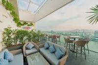 Wink Hotel Danang Riverside Residence Suites - 24hrs Stay & The Best View in Town โรงแรมใกล้Cửa Hàng Tạp Hóa Cúc