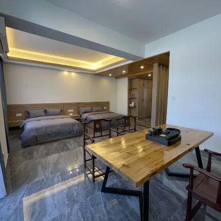 Yuepan Mountain Lodge