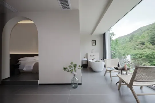 南禺之上リゾート 黄山（湯口南大門）