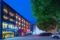 지펑 호텔 (멍저우 지점) Jiaozuo Radio and TV University Mengzhou Branch 주변 호텔