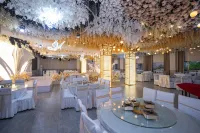 Vienna Hotel (Chibi Gaotiezhan) Hotels in Chibi