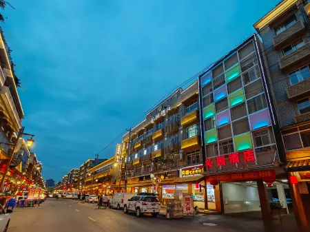 Guanghanqinyuanjiudian Отели рядом с достопримечательностью «Jinyan Square»