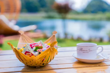 Puzheheiguyue Lake View Resort