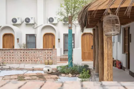 Floral Hotel·Luoyang Hemujia Art hotel (Luoqi Ancient City Branch) Отели рядом с достопримечательностью «Shenzhou Peony Garden»