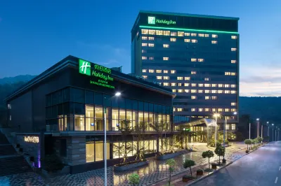 Holiday Inn SHAOGUAN DOWNTOWN by IHG Hotels in Shaoguandong Railway Station/The History East Street