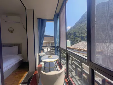 Baoxing Xueshan Yangjie Homestay Отели рядом с достопримечательностью «Hongjun Changzheng Fanyue Jiajin Mountain Memorial Hall»