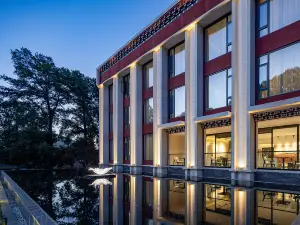 Wolian Huayin Hotel in Xinduqiao